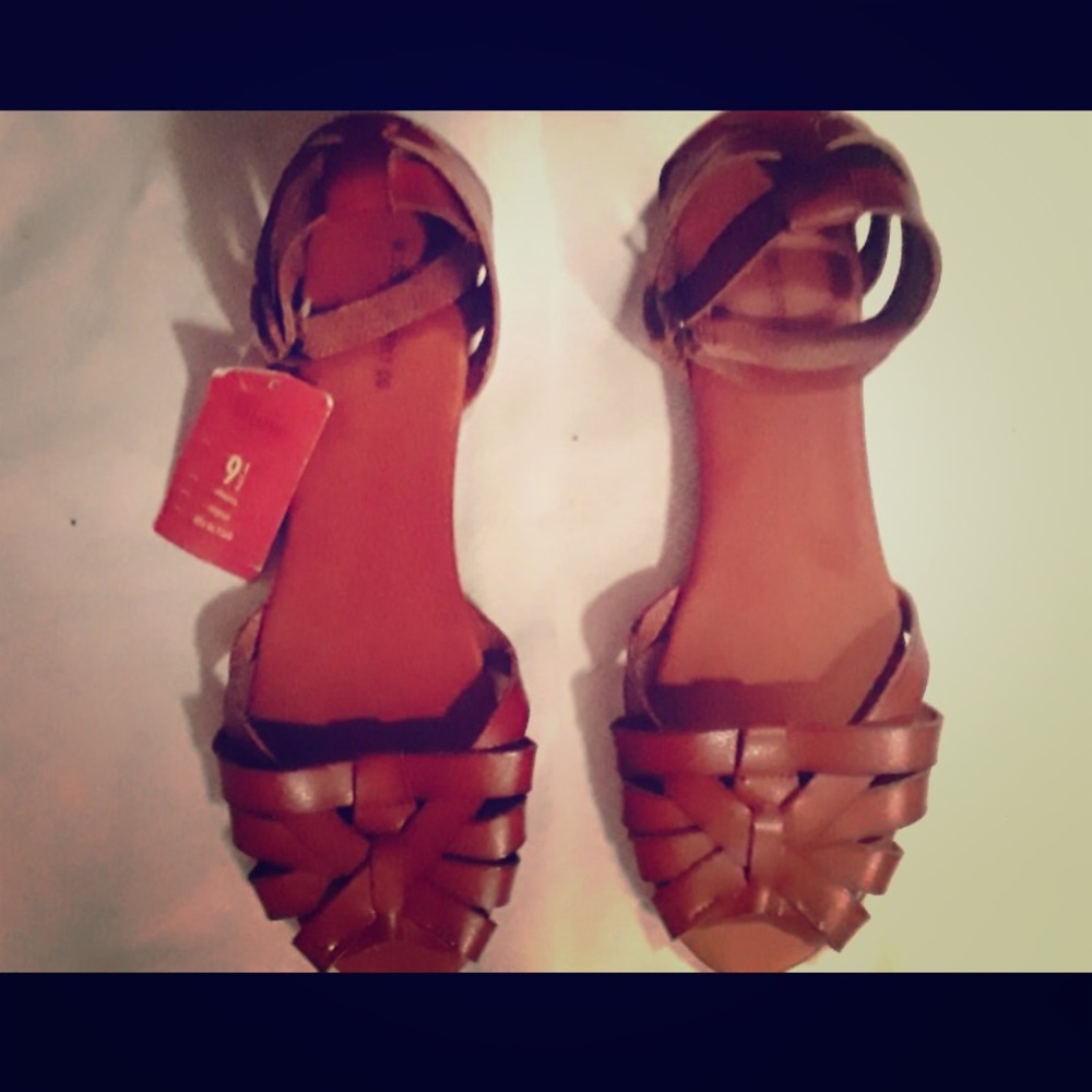 Mossimo brand brown leather sandals